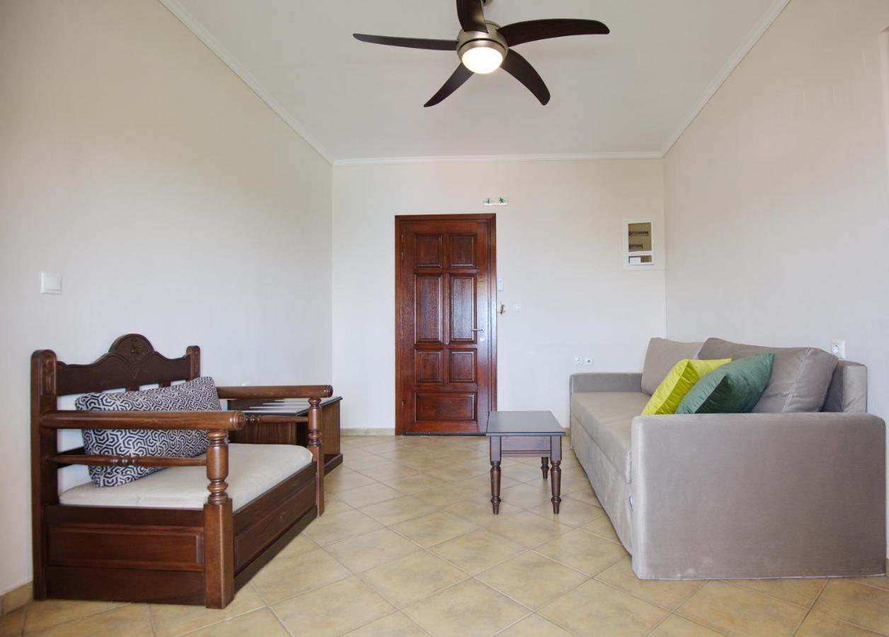 Elpida Apartments Votsi  Exterior photo